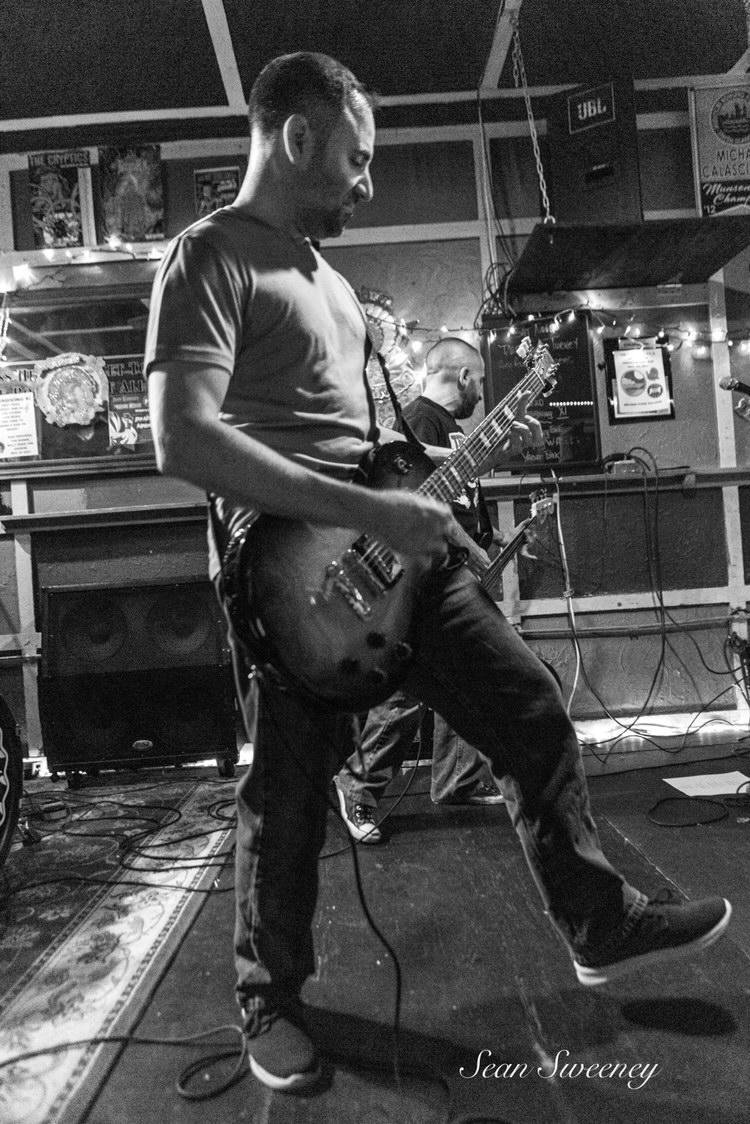 Richie playing guitar at Punksgiving in 2021